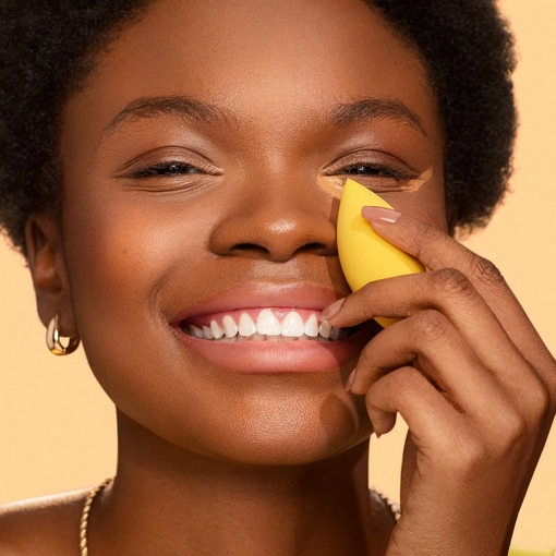 Product Miracle Concealer Sponge base image