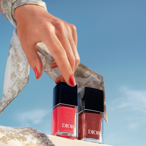 Product Dior Vernis 330 Coral Pop - Gel Effect & Couture Color - Nail Polish 10ml base image